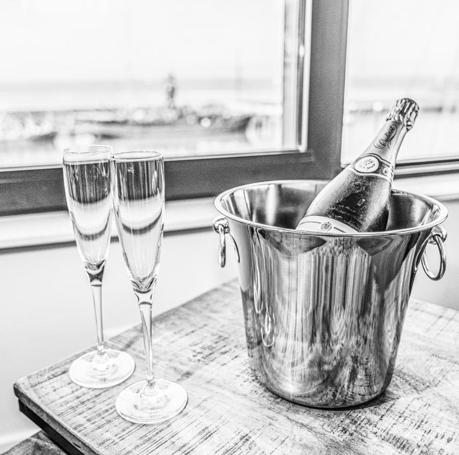 Slapen In Een Trechter Harlingen Bagian luar foto
